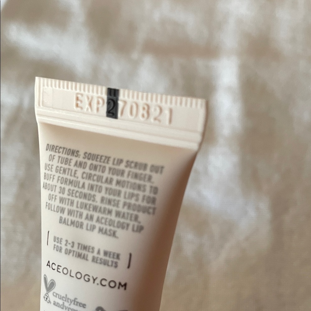 Aceology Passionfruit Lip Scrub - Picture 4 of 4
